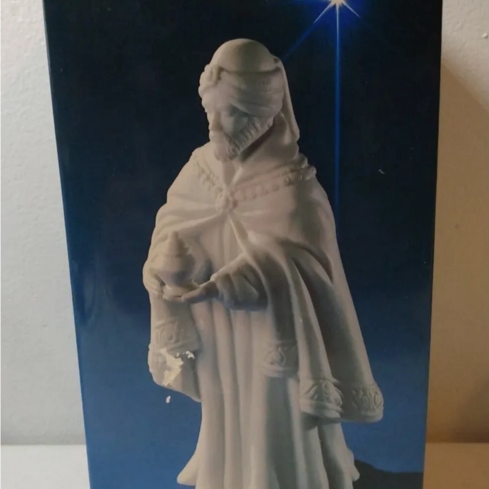 Avon Nativity Collectibles Magi Balthasar Bisque White Porcelain Figurine NIB - Picture 7 of 7